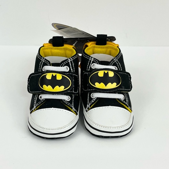 Batman Baby Shoes 3-6 Months with Capes DC Comics Black Gold White Adjust Strap - Picture 1 of 11